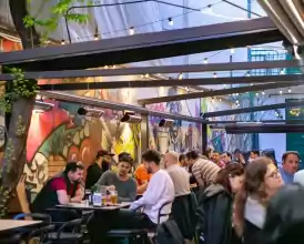 De vânzare Pub-Bar cu istoric de peste 13 ani - 100.000 EUR De vânzare Pub-Bar cu istoric de peste 13 ani
