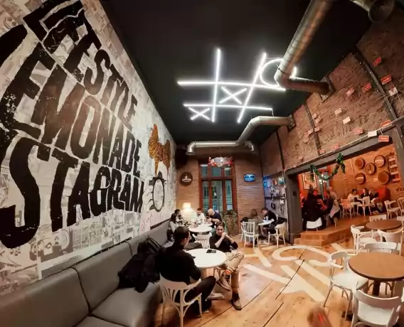 De vânzare Pub-Bar cu istoric de peste 13 ani - 100.000 EUR De vânzare Pub-Bar cu istoric de peste 13 ani