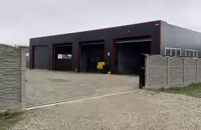 Vând spalatorie auto și covoare plus boxă service Vând spalatorie auto și covoare plus boxă service